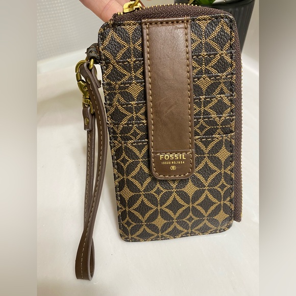 Fossil Wristlet - Picture 4 of 14
